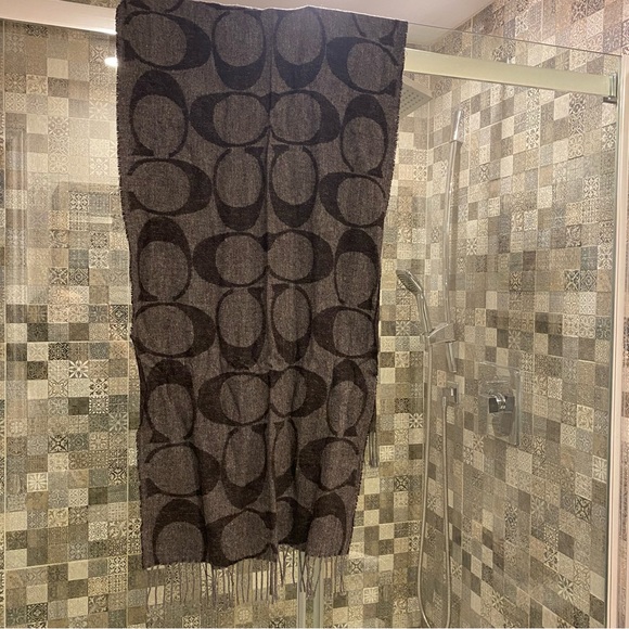 Coach signature Wool and cashmere muffler - Picture 1 of 2